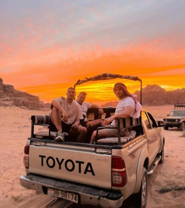 Appartement Saleem With Jeep Tour à Wadi Rum Extérieur photo