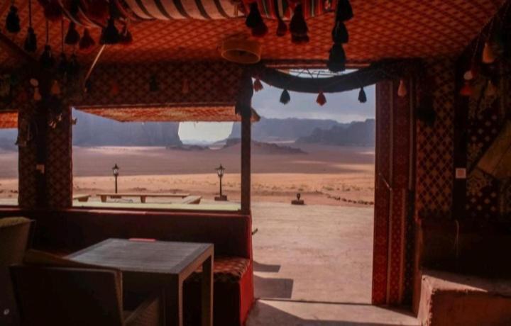 Appartement Saleem With Jeep Tour à Wadi Rum Extérieur photo