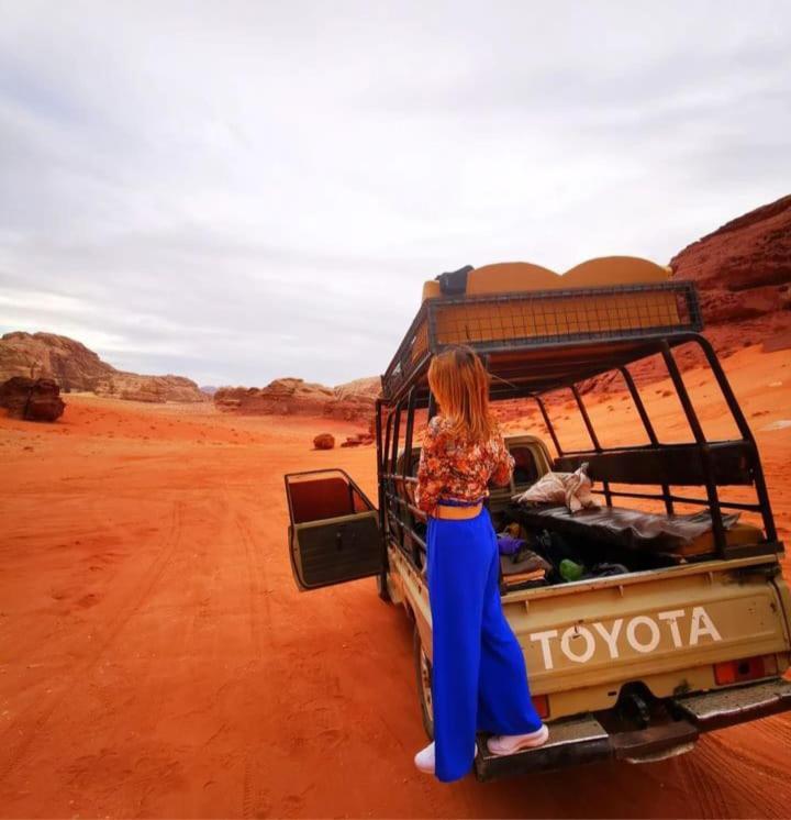 Appartement Saleem With Jeep Tour à Wadi Rum Extérieur photo